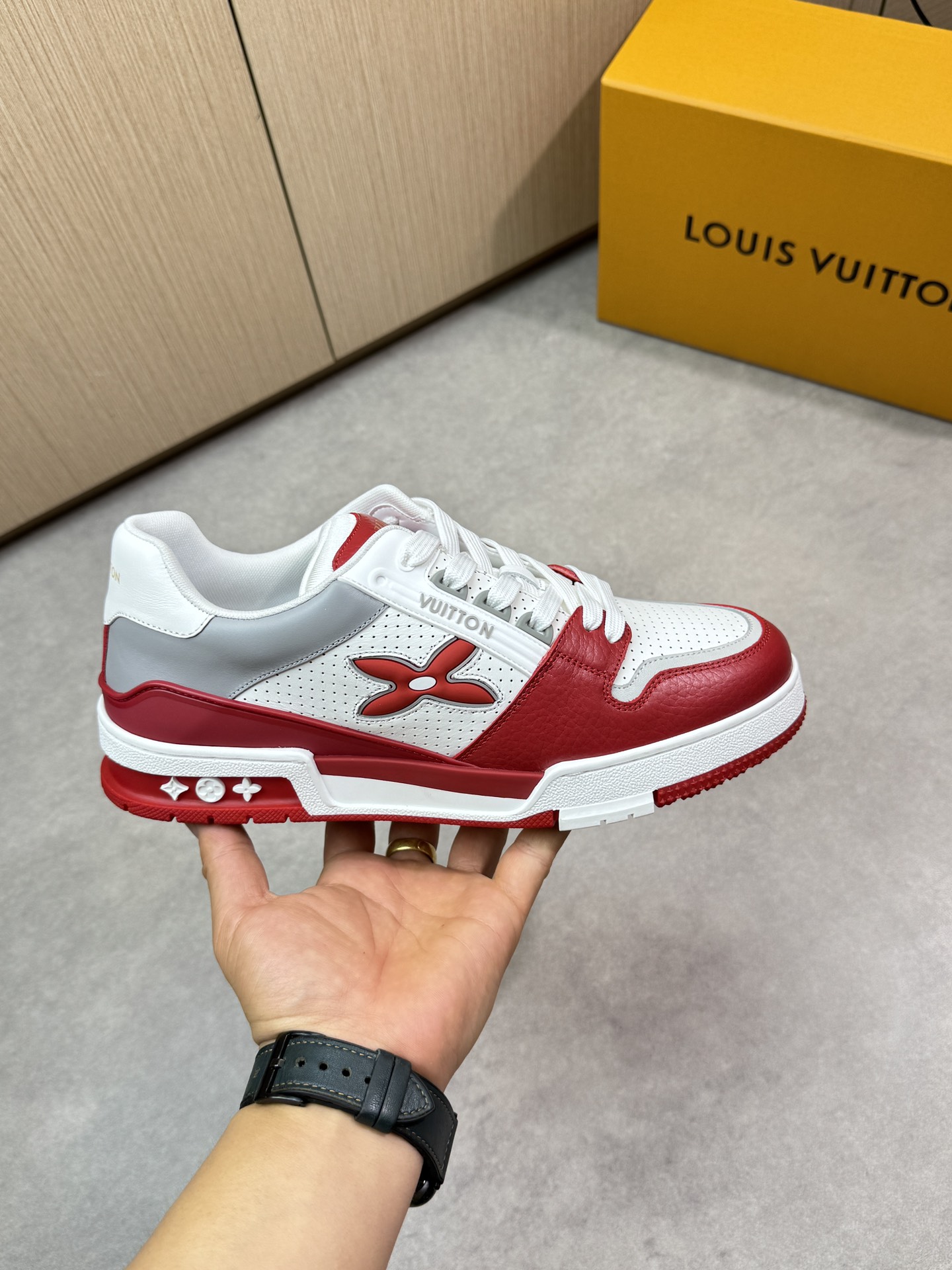 LVShoes