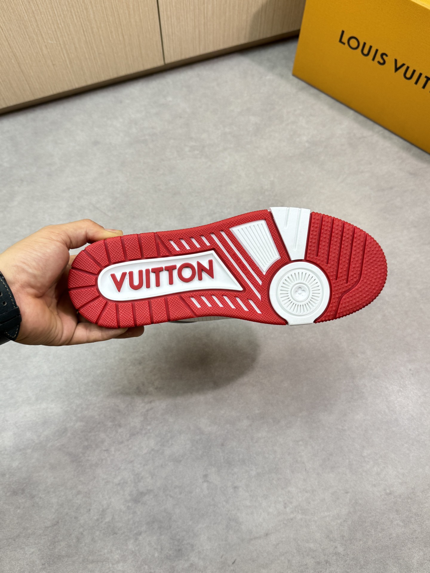 LVShoes