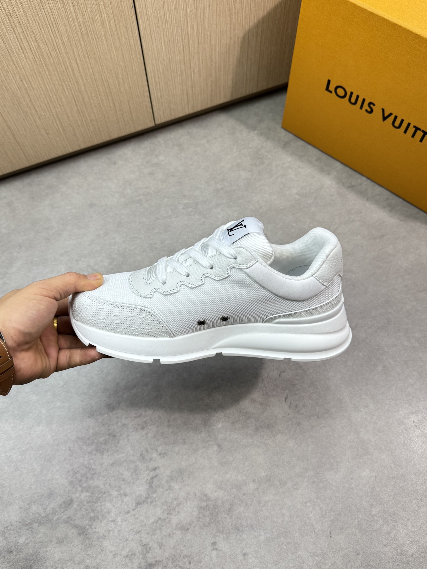 LVShoes