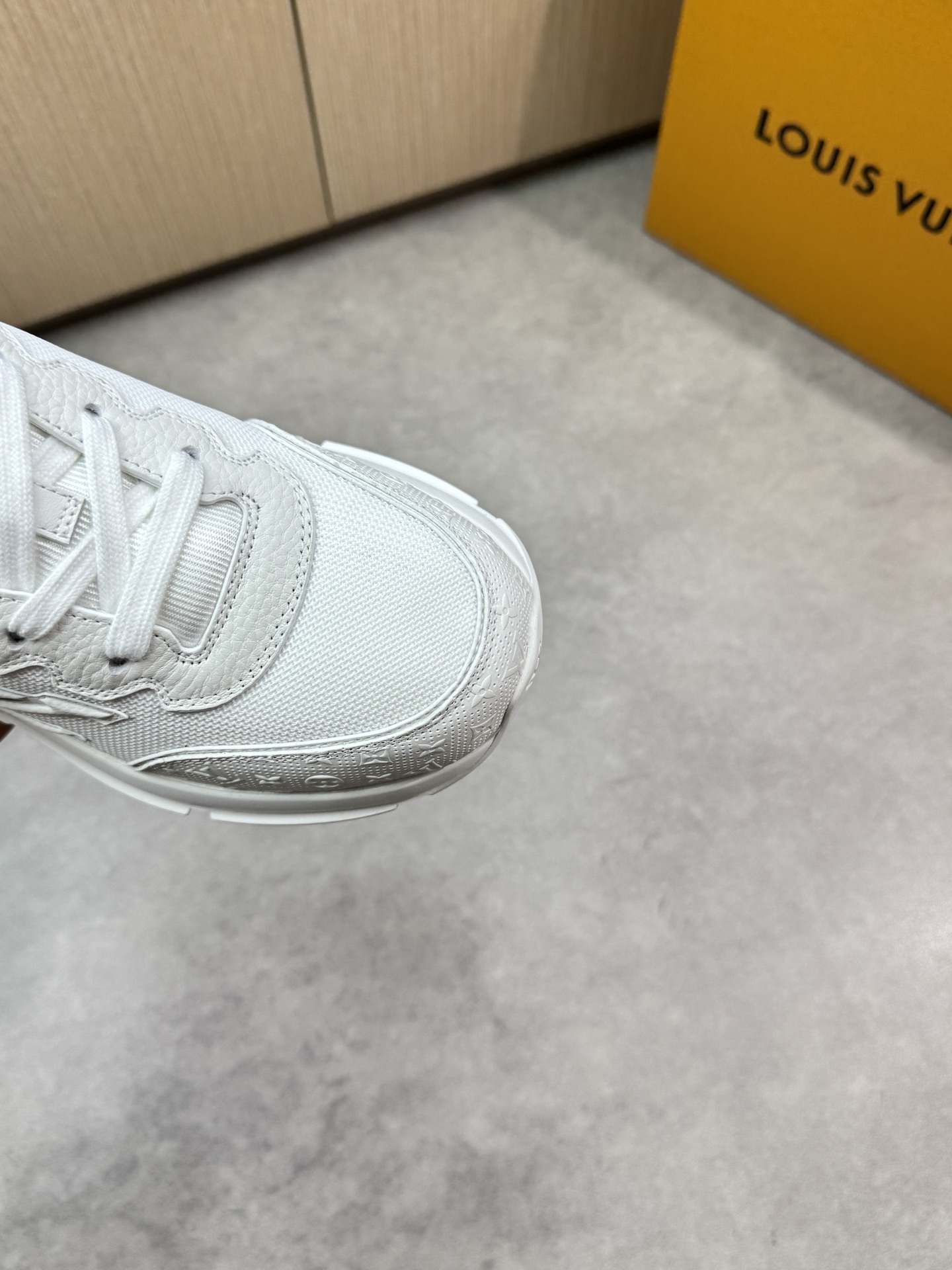 LVShoes