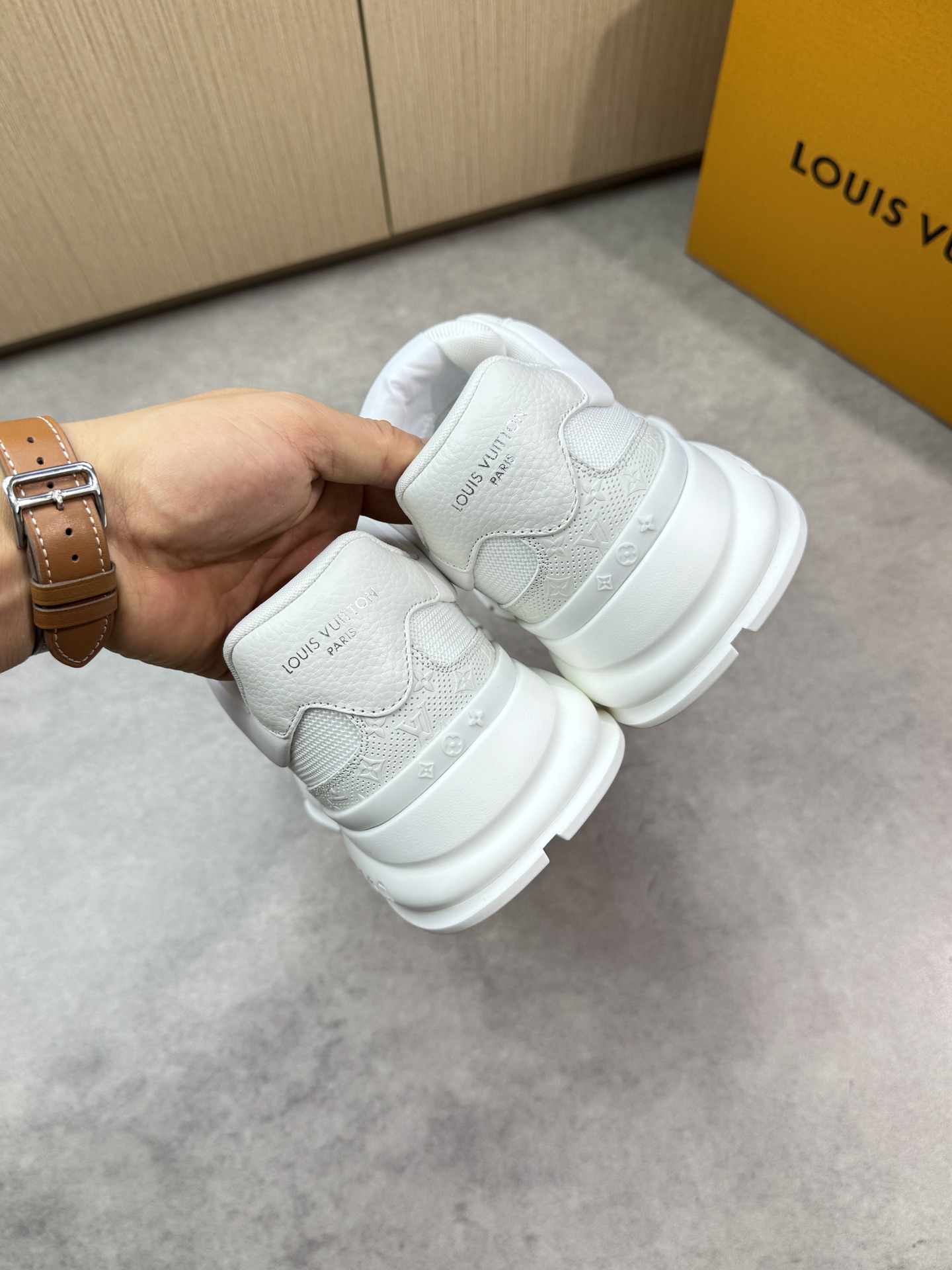 LVShoes