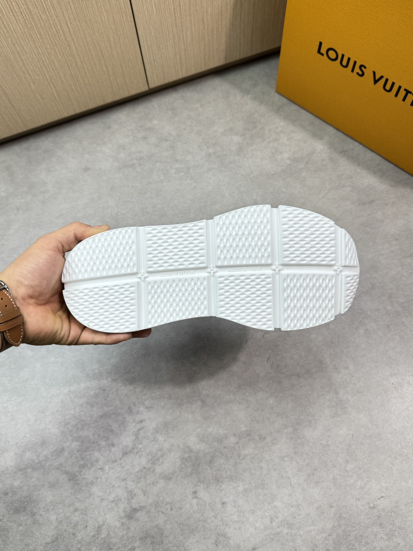 LVShoes