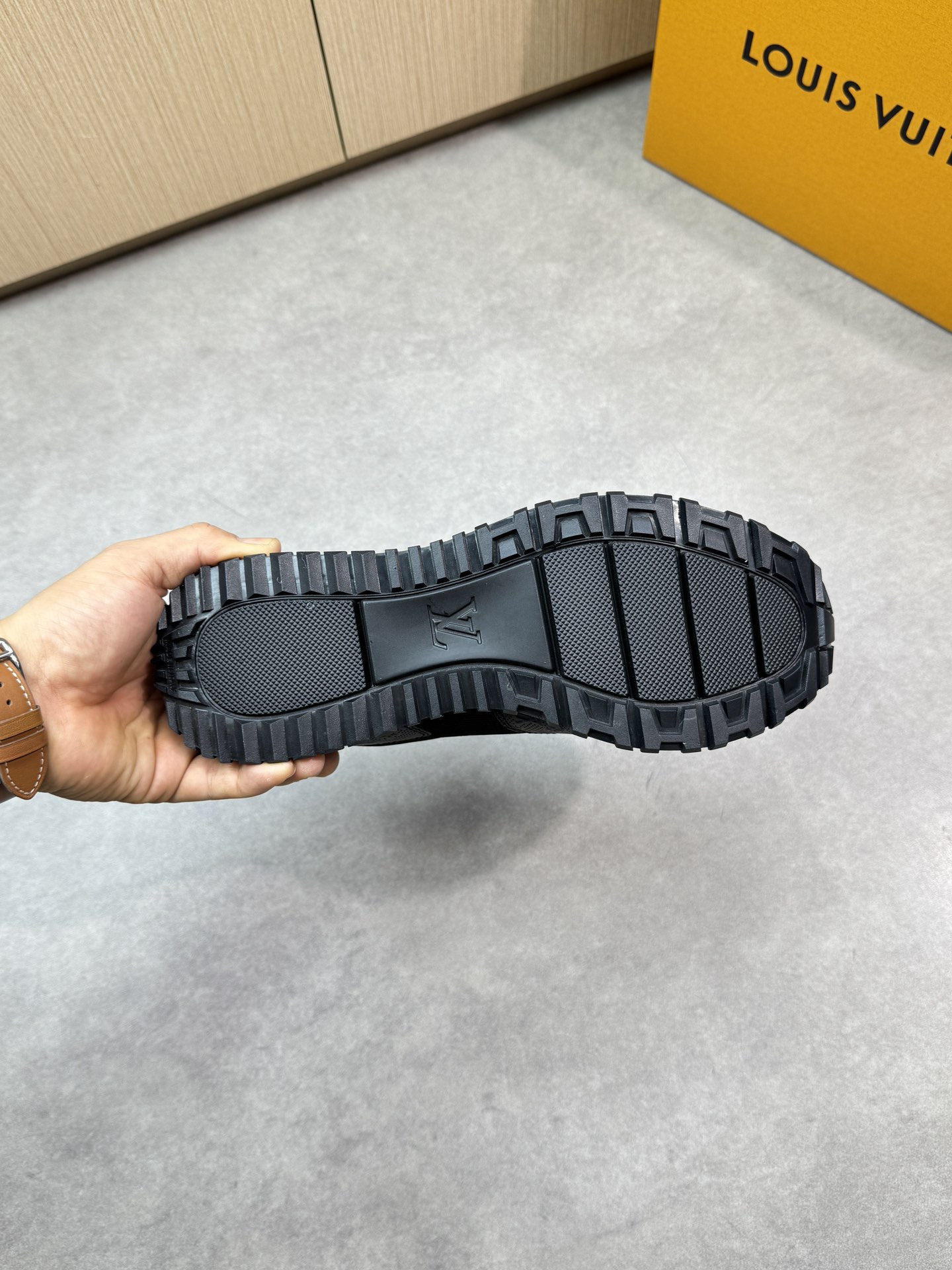LVShoes