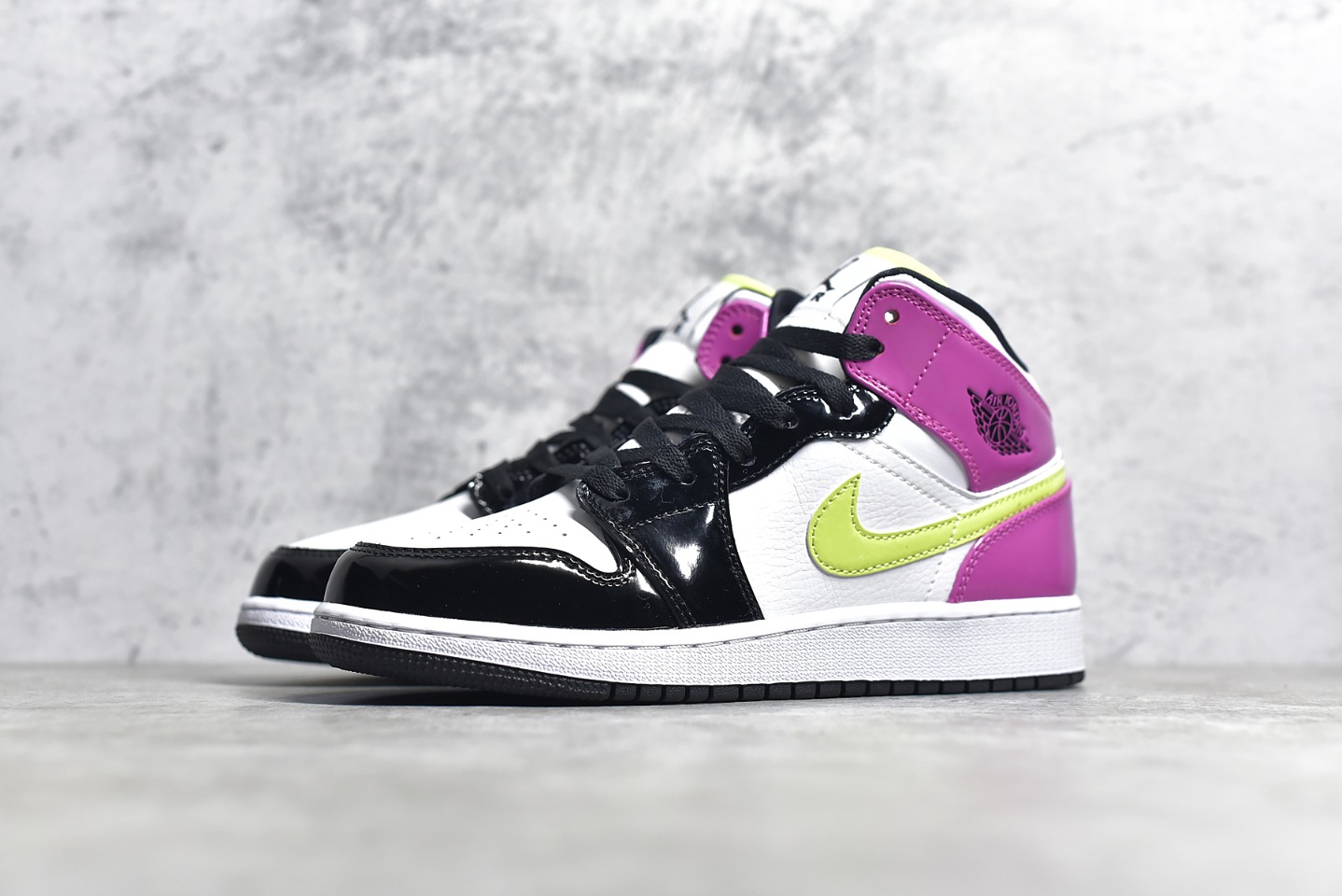 AirJordan1MidSHOES