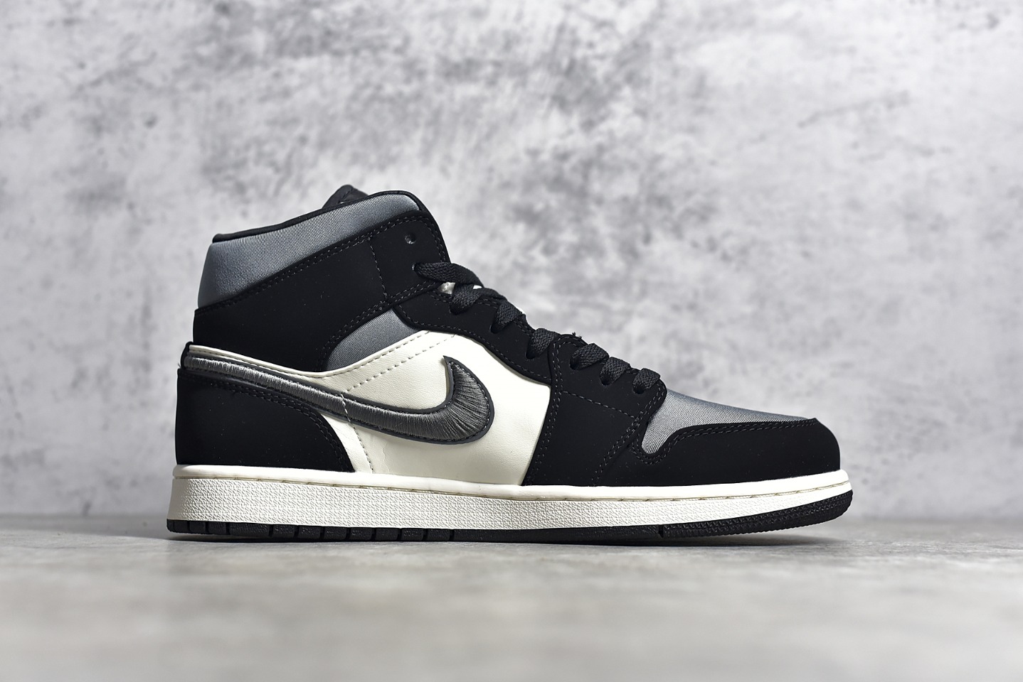 AirJordan1MidSHOES