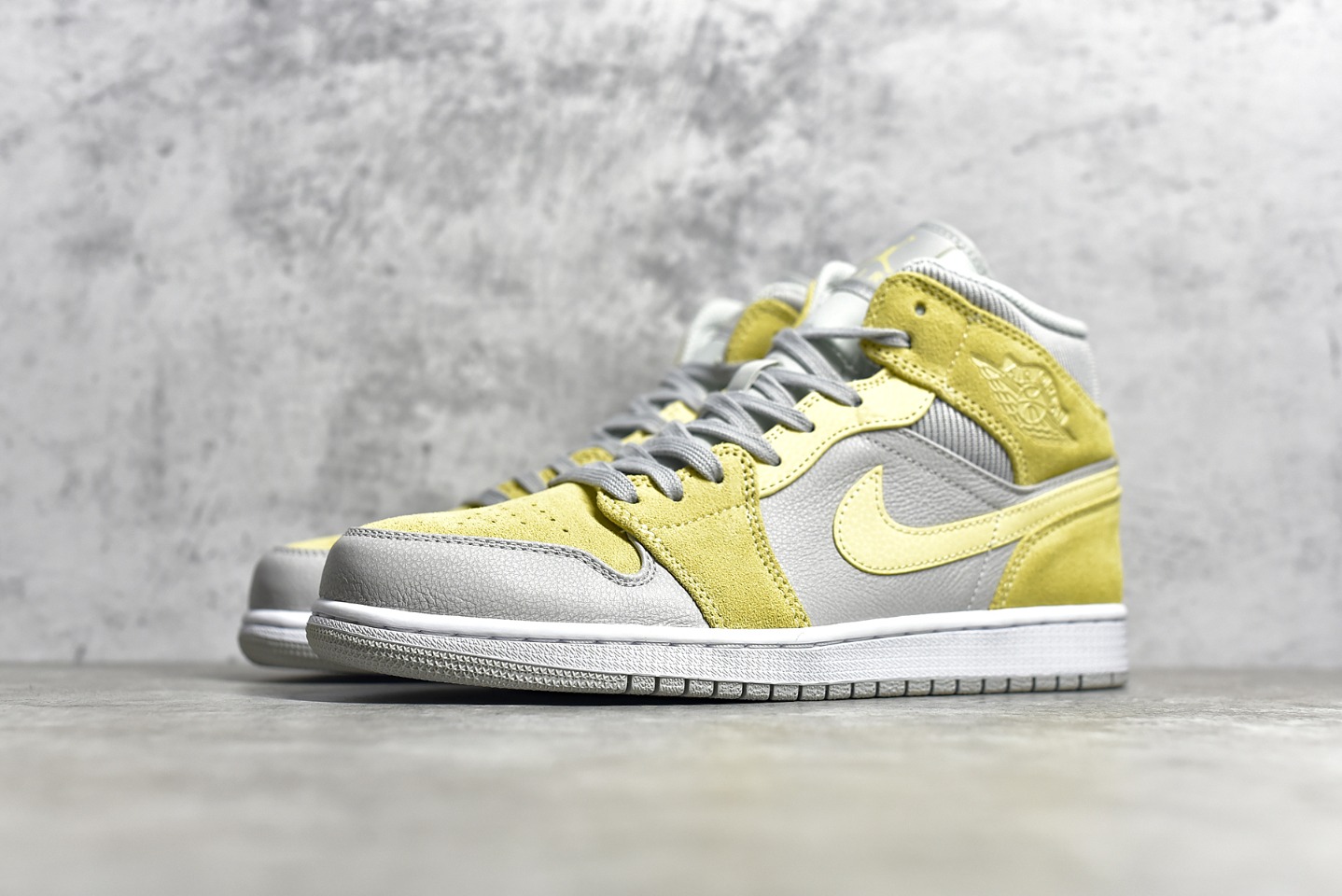 AirJordan1MidSHOES