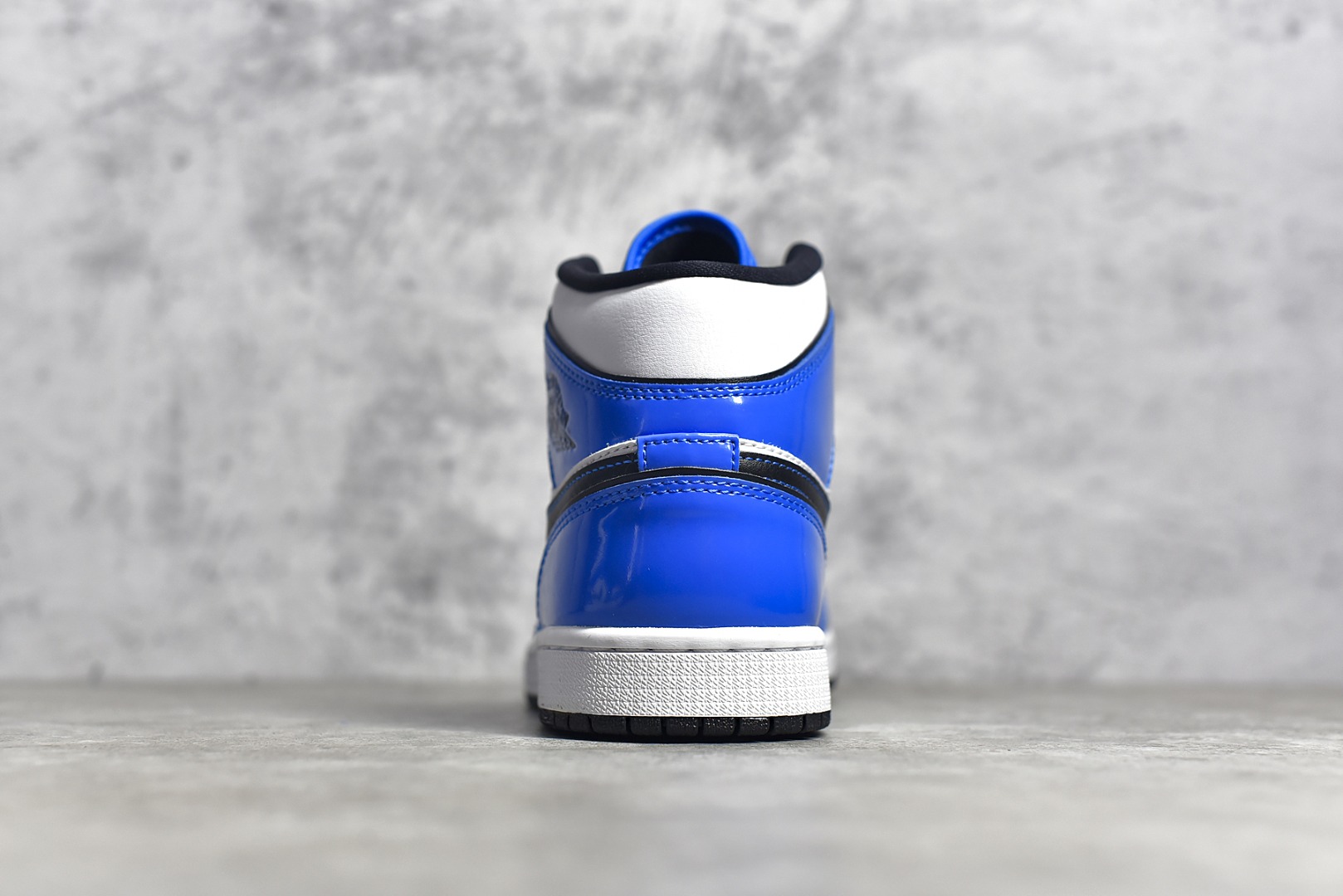 AirJordan1MidSHOES