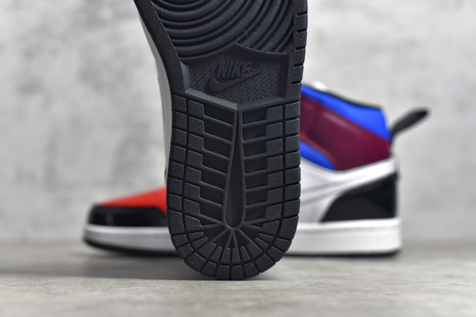 AirJordan1MidSHOES