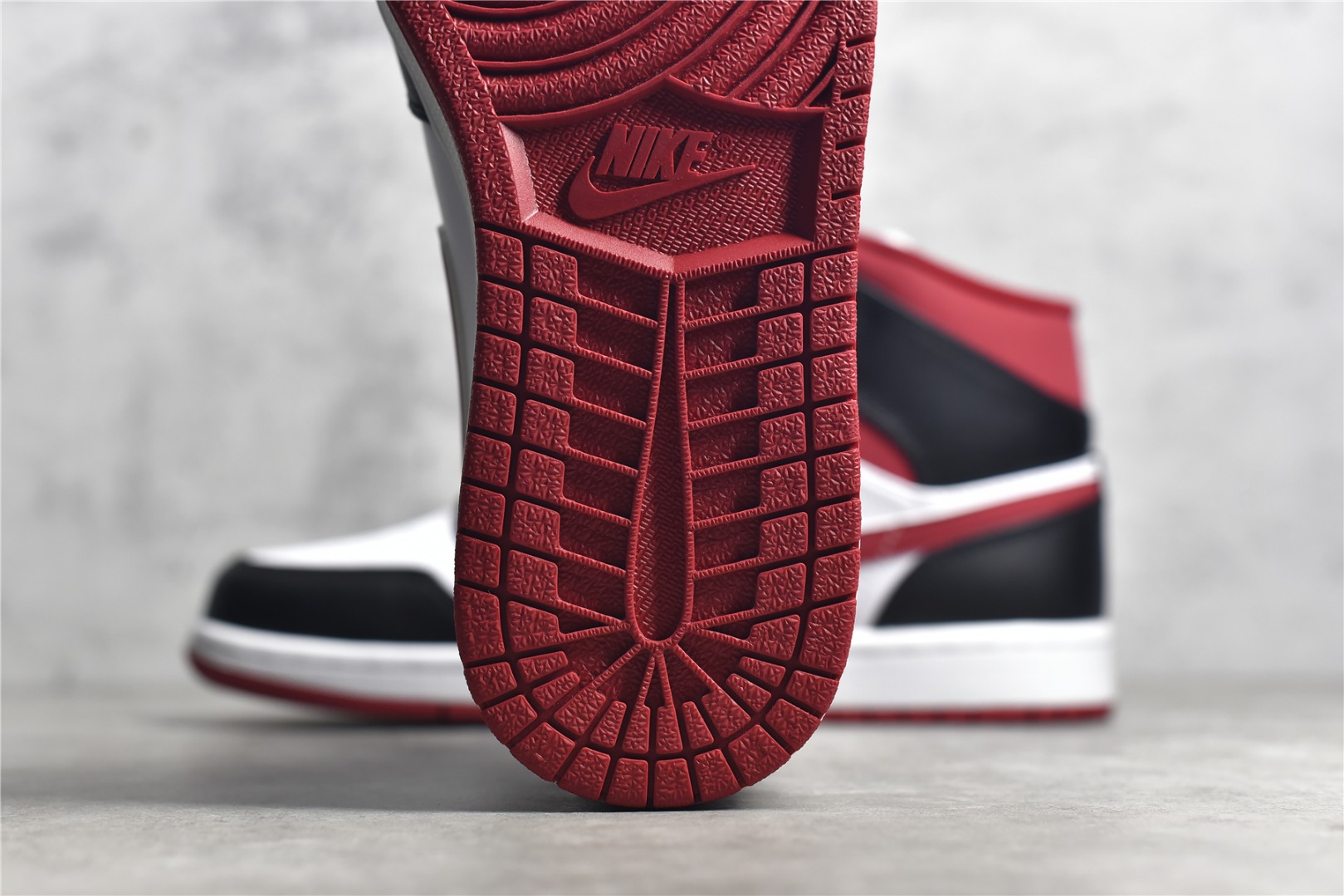 AirJordan1MidSHOES