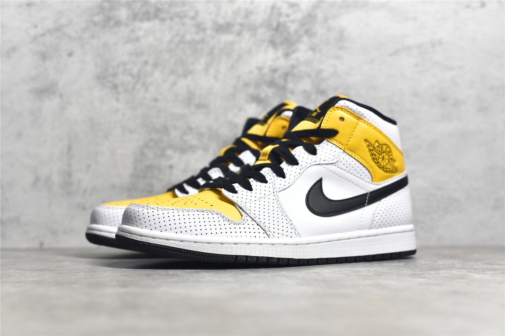 AirJordan1MidSHOES