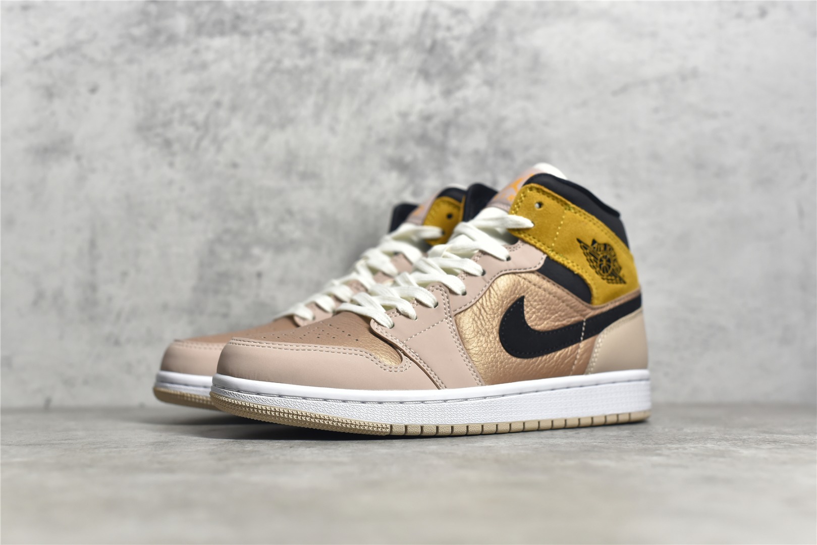 AirJordan1MidSHOES