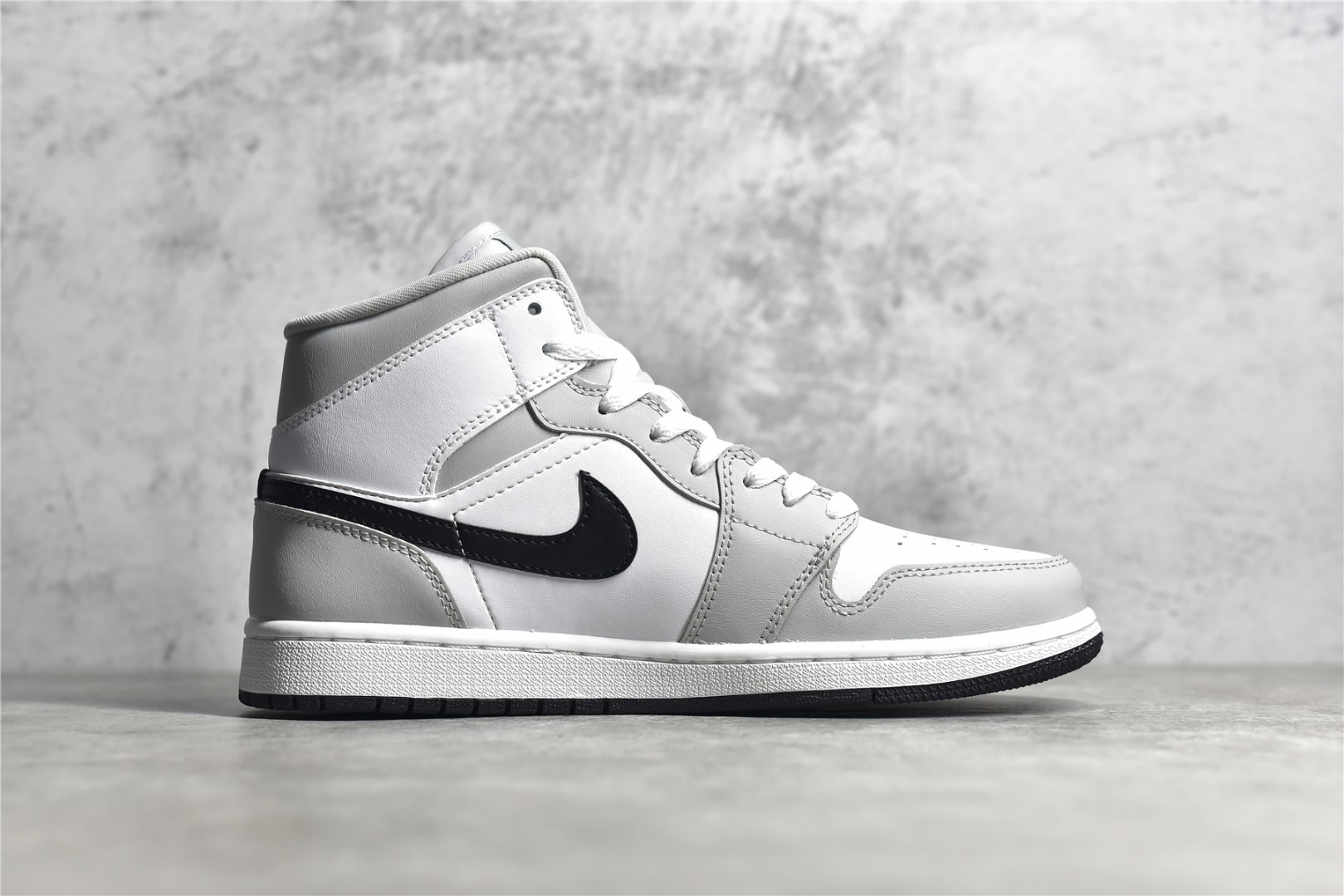 AirJordan1MidSHOES