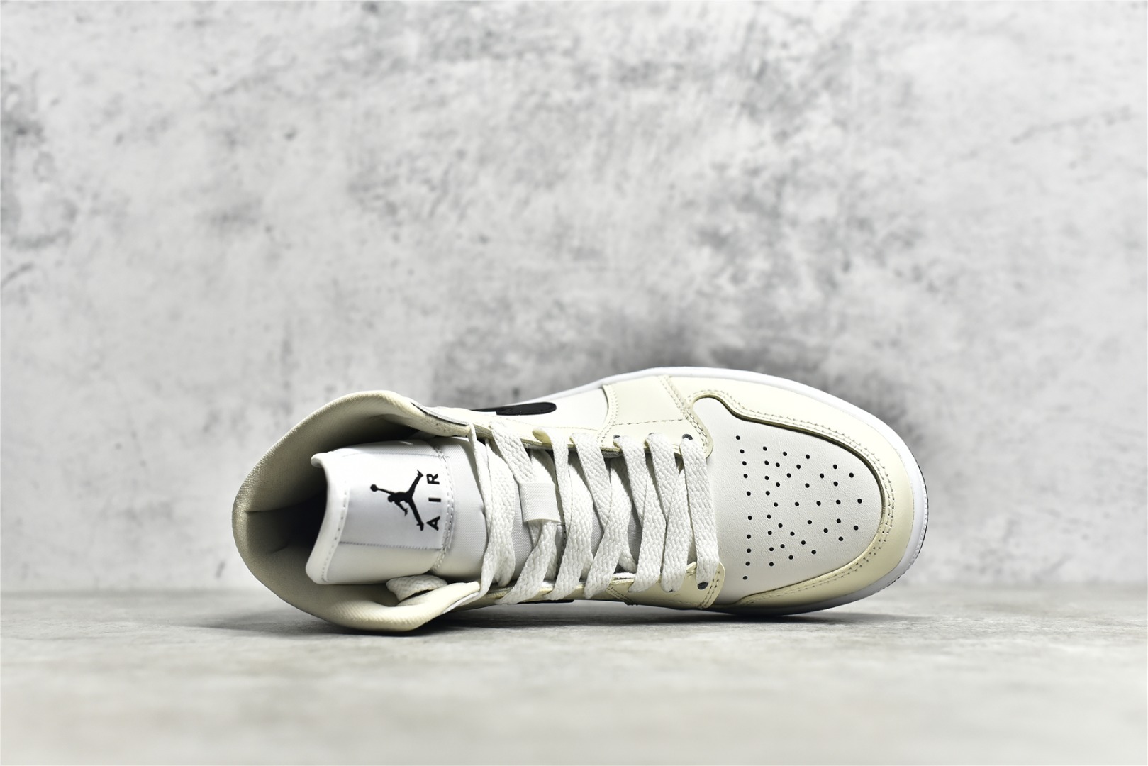 AirJordan1MidSHOES